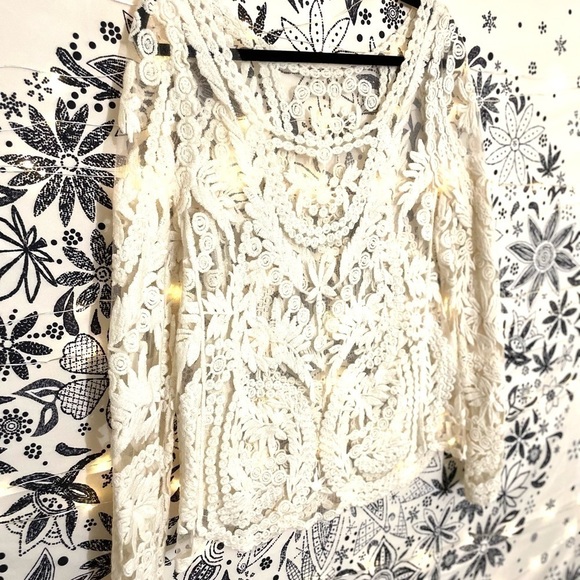 Beautiful lace semi sheer long sleeve blouse, floral embroidery, size M - Picture 2 of 8